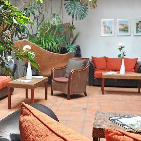 The Originals City, Hotel La Reine Jeanne, Orthez Bagian luar foto