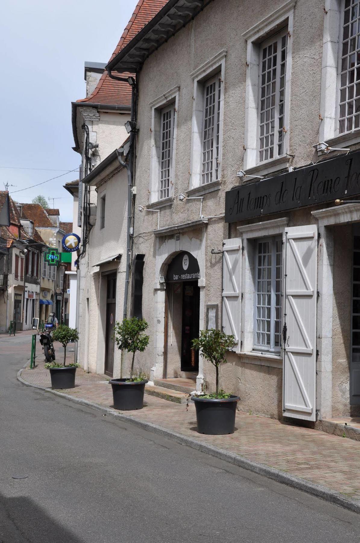 The Originals City, Hotel La Reine Jeanne, Orthez Bagian luar foto