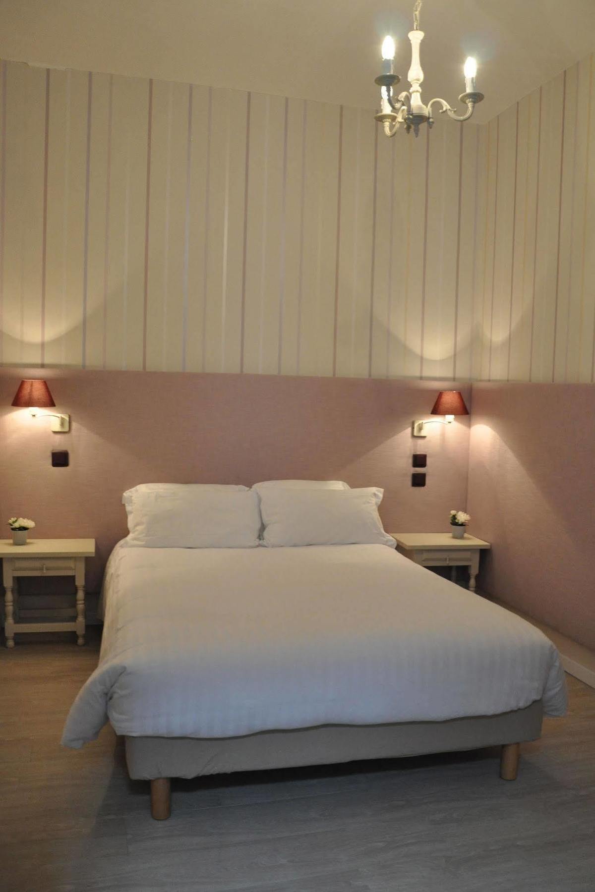 The Originals City, Hotel La Reine Jeanne, Orthez Bagian luar foto