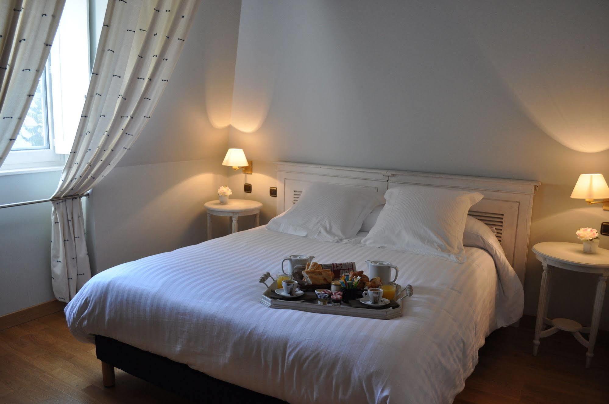 The Originals City, Hotel La Reine Jeanne, Orthez Bagian luar foto