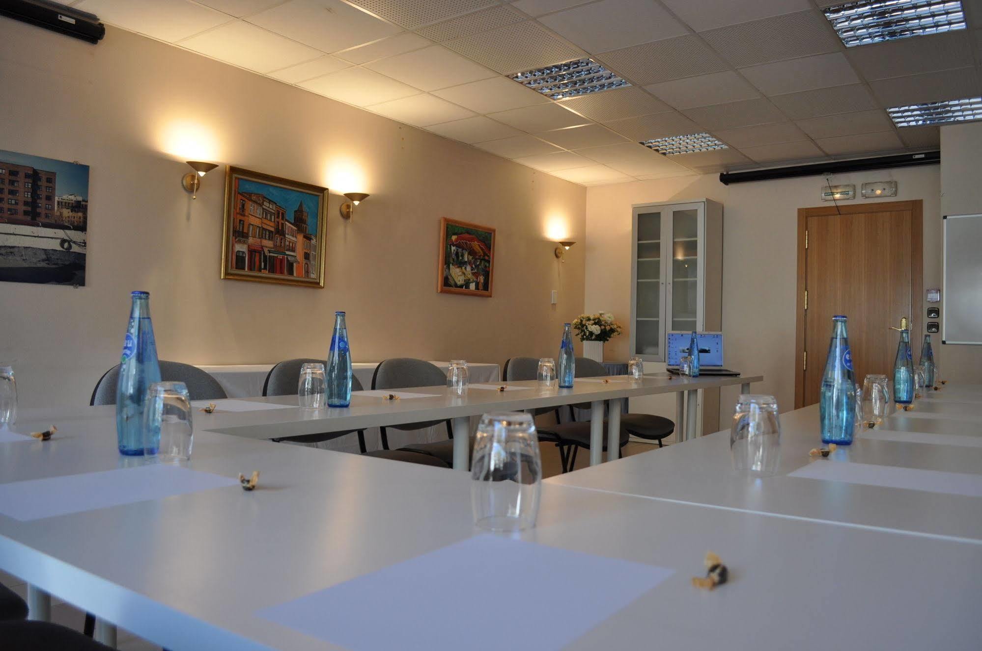The Originals City, Hotel La Reine Jeanne, Orthez Bagian luar foto