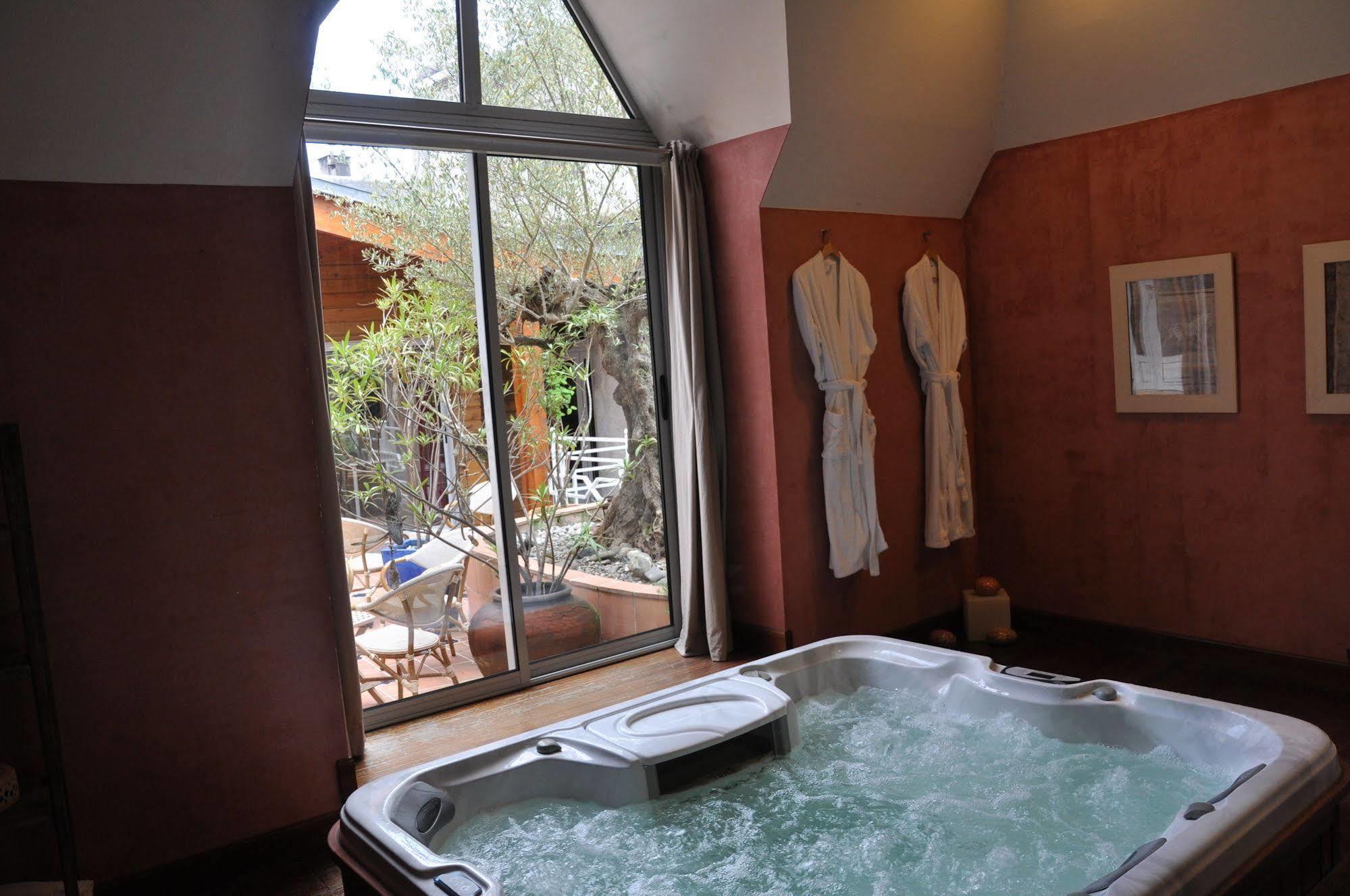 The Originals City, Hotel La Reine Jeanne, Orthez Bagian luar foto